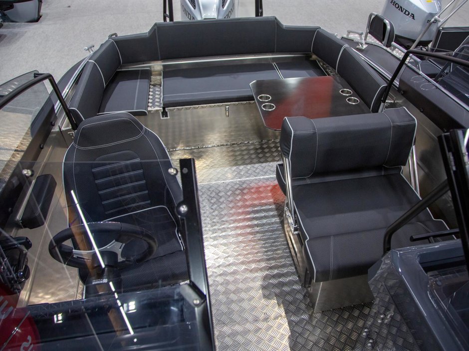 Silver Seahawk BRX - BoatWorld